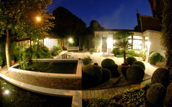 GARDEN & WALKWAY LIGHTING